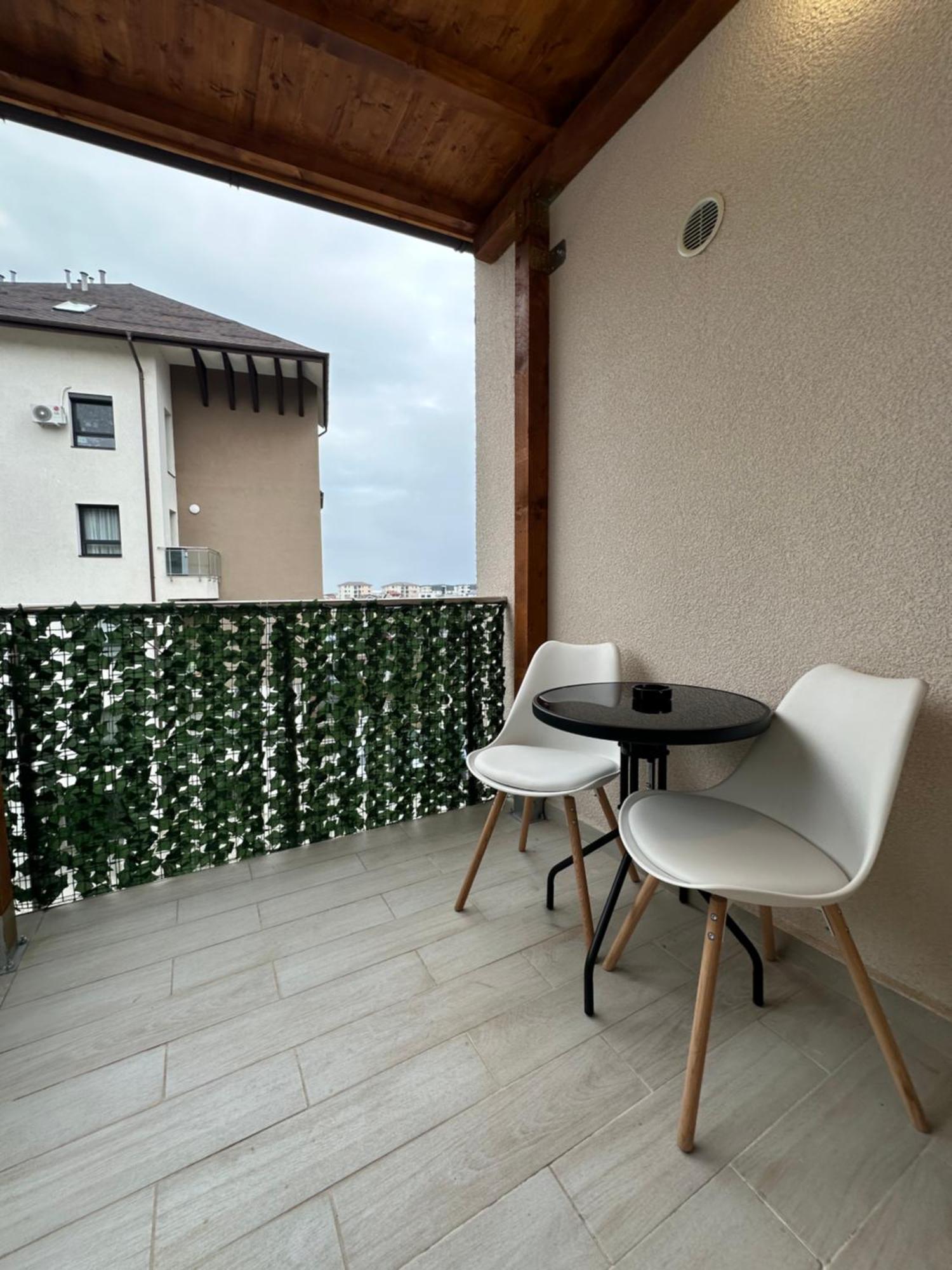 Toscana Apartments โอโตเปนี ภายนอก รูปภาพ