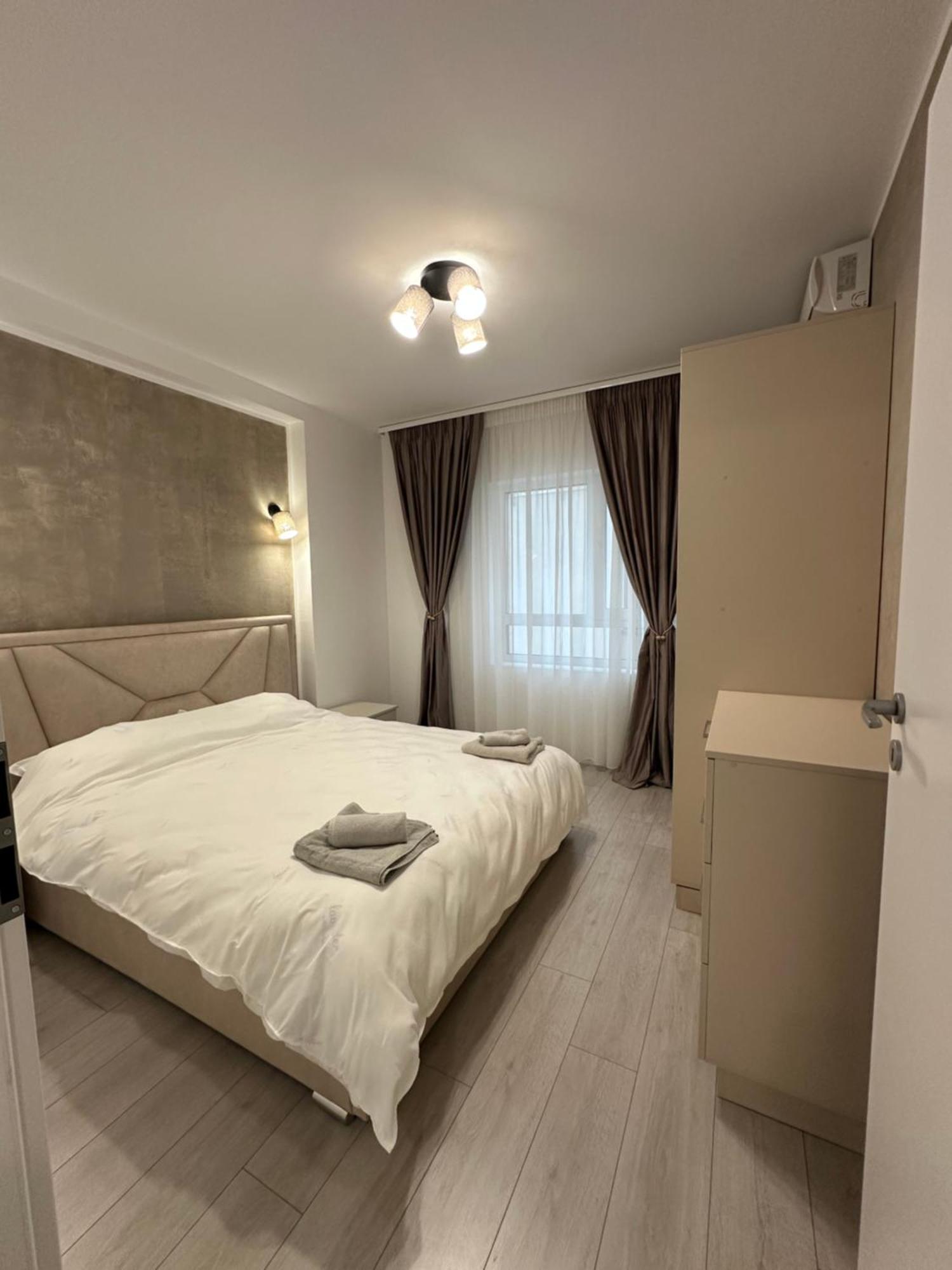 Toscana Apartments โอโตเปนี ภายนอก รูปภาพ